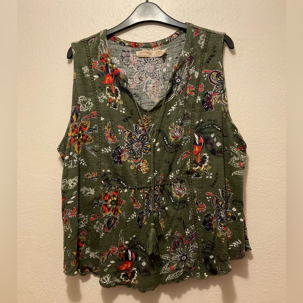Cute floral women’s tank top, dressy tank top, dressy sleeveless shirt